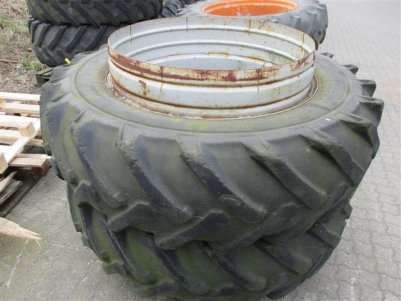 Reifen типа Dunlop 16.9-38, Gebrauchtmaschine в Østbirk (Фотография 1)