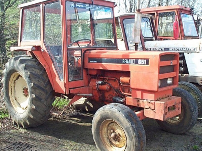 Traktor типа Renault 651, Gebrauchtmaschine в Aurillac (Фотография 1)