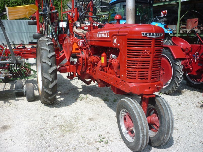 Traktor типа McCormick Farmall M, Gebrauchtmaschine в Helgisried (Фотография 1)