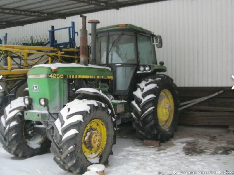 Oldtimer-Traktor типа John Deere 4250,  в Лубни (Фотография 1)
