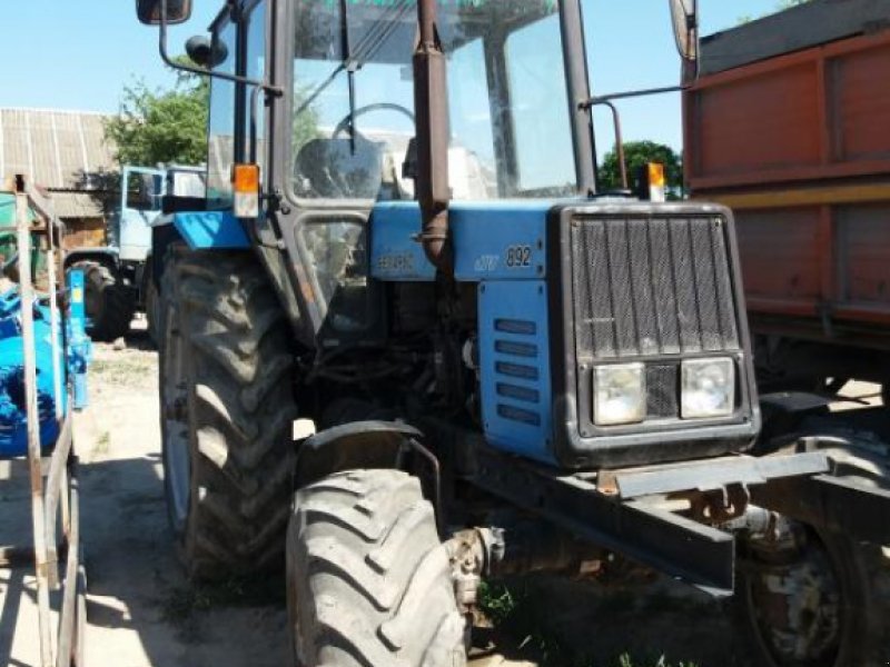 Oldtimer-Traktor типа Belarus Беларус-892, Neumaschine в Нова Ушиця (Фотография 1)